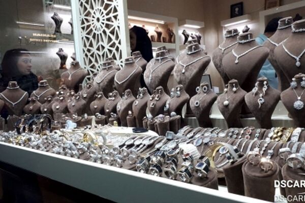 بازار نقره و بدلیجات در مشهد رونق یافته است