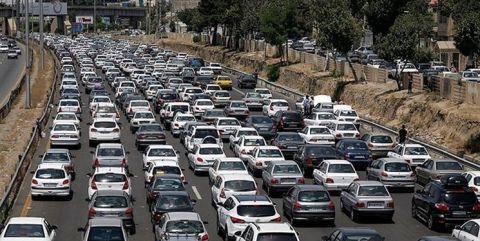 ترافیک سنگین در محورهای ورودی خراسان رضوی/ شهروندان از سفرهای غیرضروری خودداری کنند