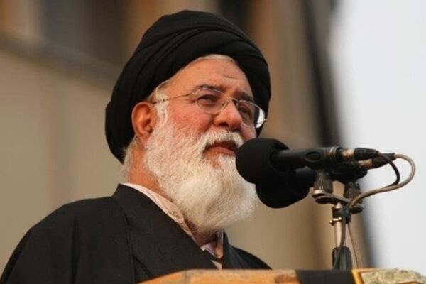 امام جمعه مشهد: «سازش نکردن با استکبار» مهمترین درس سیره امام حسن مجتبی(ع) است