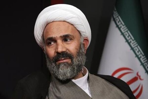 آینده‌فروشی دولت استقلال کشور را در معرض خطر قرار می‌دهد