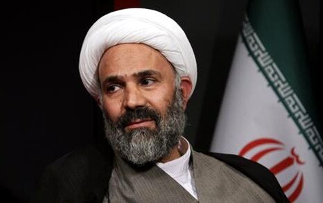 آینده‌فروشی دولت استقلال کشور را در معرض خطر قرار می‌دهد