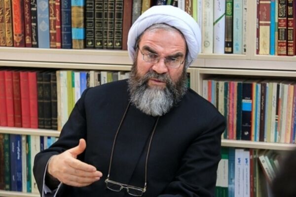 پیش‌تر رفتن و عقب افتادن از امام یک انحراف است