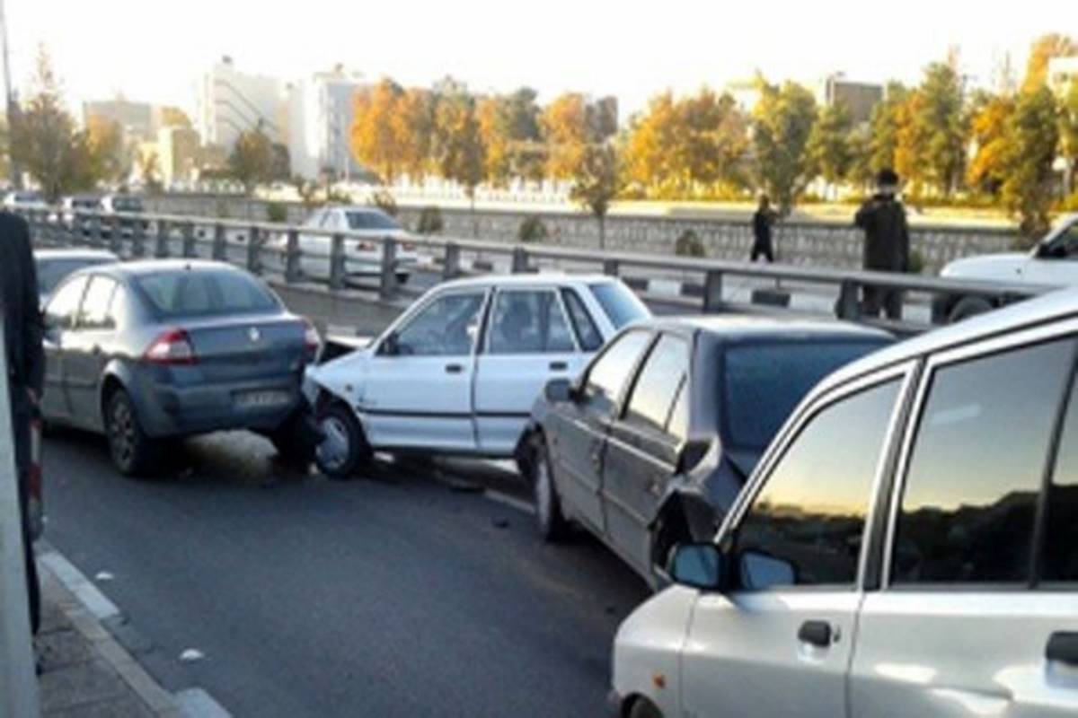 تصادف زنجیرهای در جاده چناران ۶ مجروح داشت