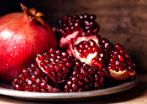 با انار بوتاکس کنید و لک و جوش را درمان + دستور تهیه در خانه