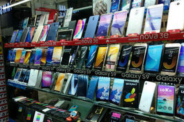 کاهش 70 درصدی فروش موبایل در مشهد/فروشندگانی که برایشان مقدور است تعطیل کنند