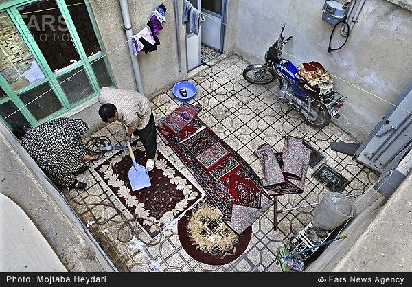 شهروندان سنت خانه‌تکانی را به تاخیر بیندازند