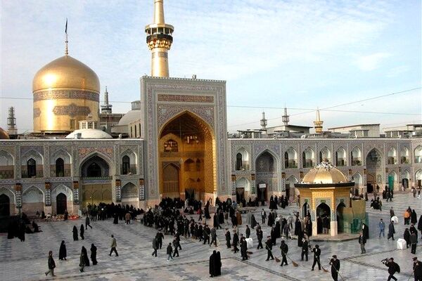 پخش زنده ویژه‌برنامه تحویل سال حرم رضوی از شبکه قرآن و معارف سیما