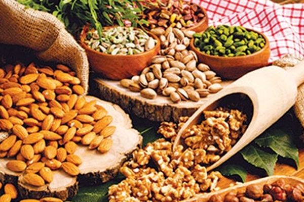 آجیل نوروز از 60 تا 180 هزار تومان به فروش می‌رسد/ مردم آجیل را حتما حرارت بدهند