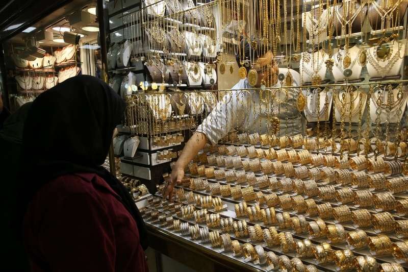 افزایش 25 درصدی قیمت طلا نسبت به ابتدای سال 98/ بازار طلای کشور تحت تاثیر اونس جهانی و دلار است