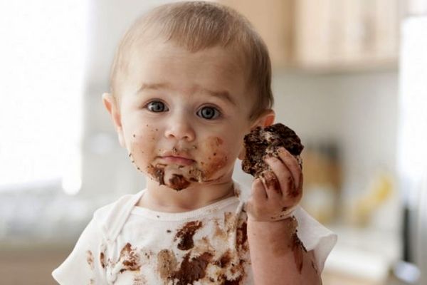 نحوه پاک کردن لکه‌ها از روی لباس؛ از بین بردن ۱۲ لکه‌ای که سرسختانه چسبیده‌اند