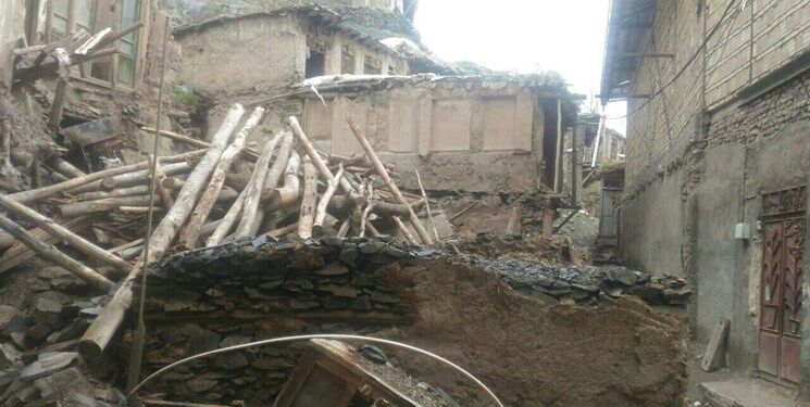 تخریب‌ها در روستای کنگ توسط اهالی این روستا برای بازسازی منازل انجام شده است