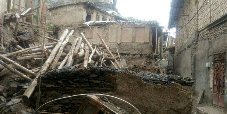 تخریب‌ها در روستای کنگ توسط اهالی این روستا برای بازسازی منازل انجام شده است