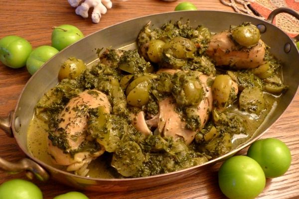 طرز تهیه خورشت گوجه‌سبز؛ از این غذا غافل نشوید