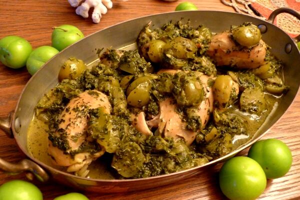 طرز تهیه خورشت گوجه‌سبز؛ از این غذا غافل نشوید
