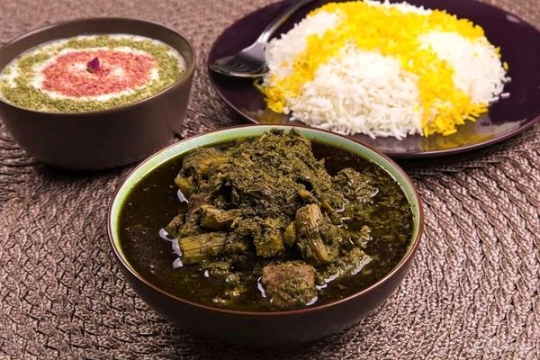 فوت و فن تهیه خورشت کرفس؛ در مصرف آب در این خورشت صرفه‌جویی‌کنید!