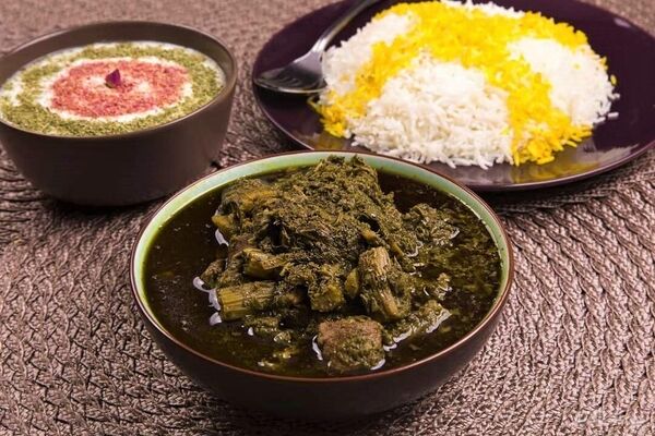 فوت و فن تهیه خورشت کرفس؛ در مصرف آب در این خورشت صرفه‌جویی‌کنید!