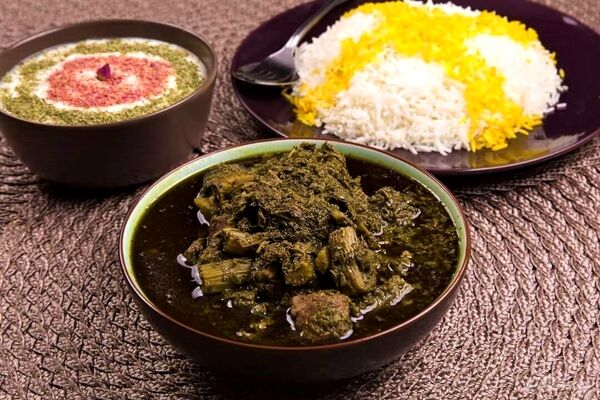 فوت و فن تهیه خورشت کرفس؛ در مصرف آب در این خورشت صرفه‌جویی‌کنید!