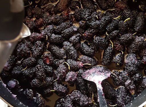 طرز تهیه مربای توت سیاه؛ نوبرانه‌ای جذاب