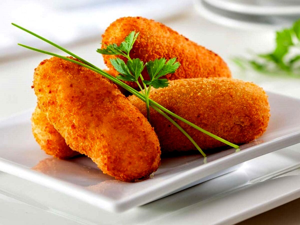 طرز تهیه کراکت مرغ و پنیر؛ یک غذای فست‌فودی در خانه