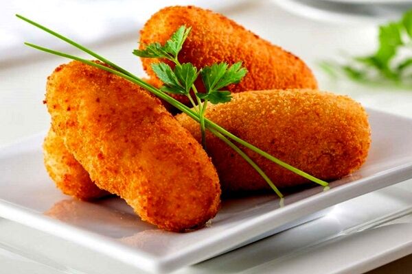 طرز تهیه کراکت مرغ و پنیر؛ یک غذای فست‌فودی در خانه
