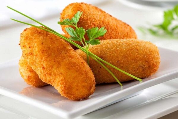 طرز تهیه کراکت مرغ و پنیر؛ یک غذای فست‌فودی در خانه