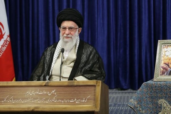 رهبر معظم انقلاب: بزک‌کنندگان آمریکا امروز نمی توانند سر خود را بلند کنند/ امام(ره) انسانی تحول‌خواه و تحول آف