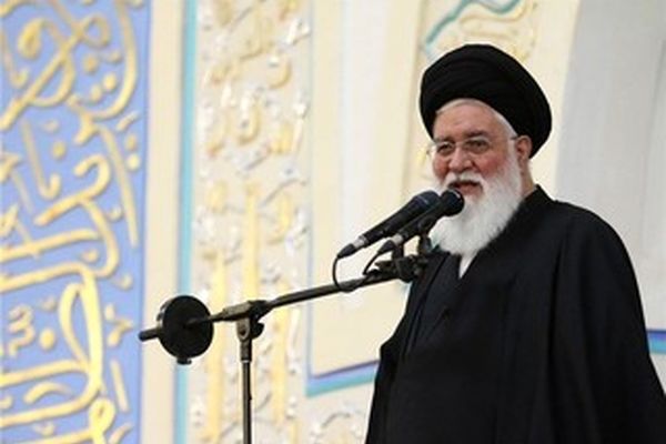 امام جمعه مشهد: اسلام را برای رسیدن به خواسته‌های خود تفسیر نکنید