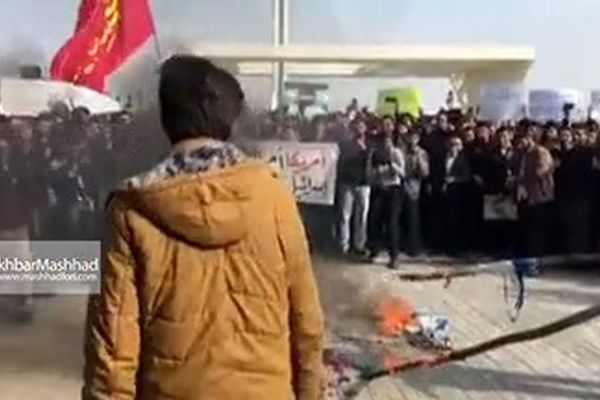 تجمع ضد استکباری ۴هزار دانشجوی مشهدی