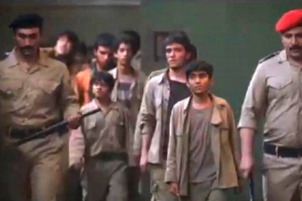 فیلم سینمایی «23 نفر» هم اکنون در سینماهای برگزیده مشهد