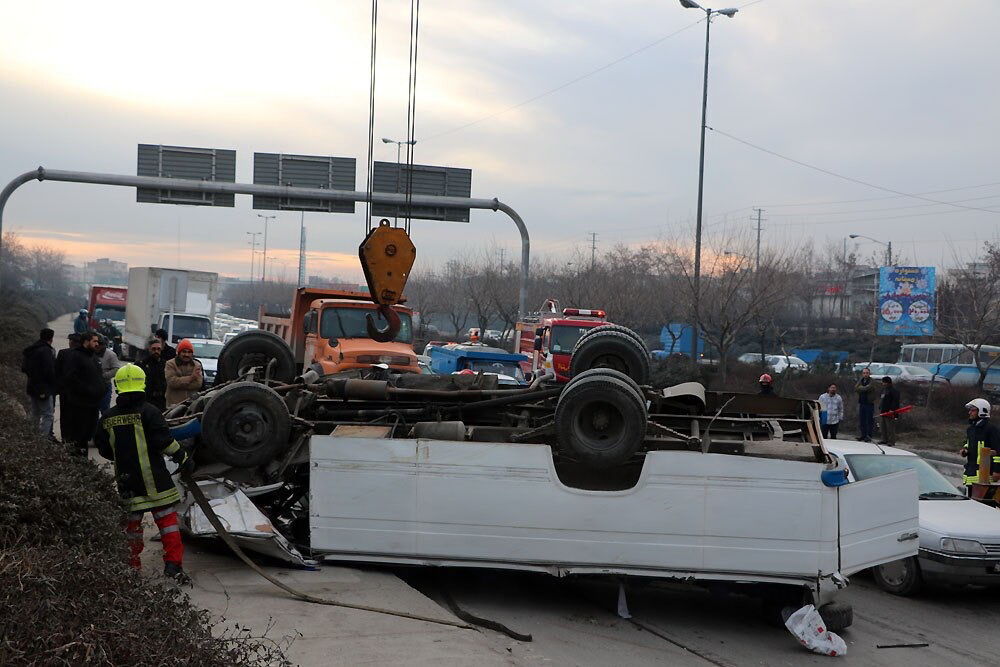 واژگونی مینی‌بوس ۱۰ شهروند مشهدی را مجروح کرد