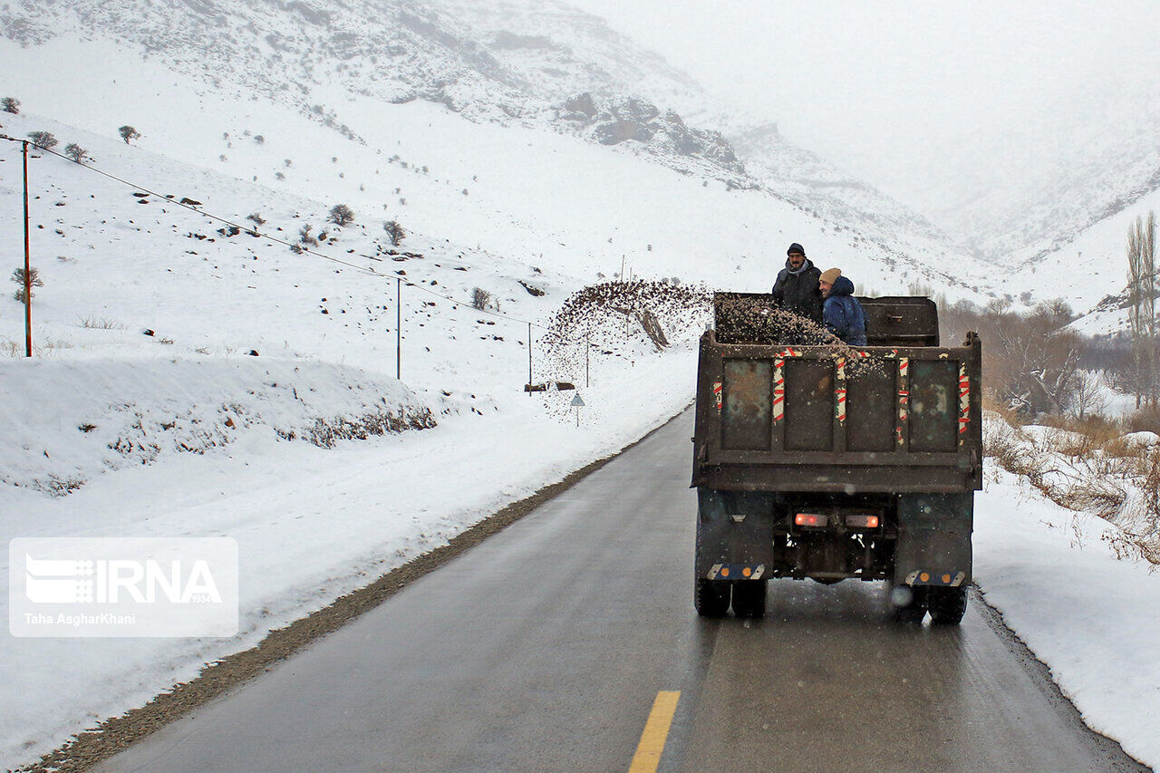 جاده‌های کوهستانی خراسان رضوی برفی است