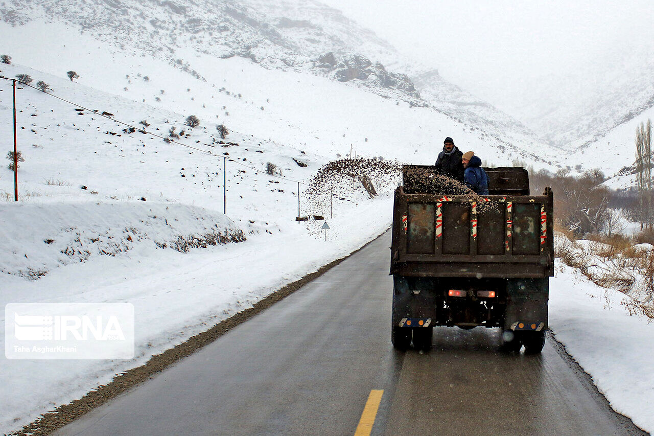 جاده‌های کوهستانی خراسان رضوی برفی است