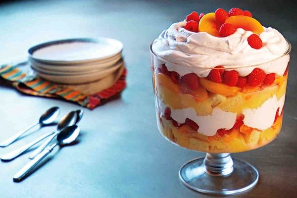 طرز تهیه ترایفل میوه‌ای؛ دسری جذاب در زمان کوتاه