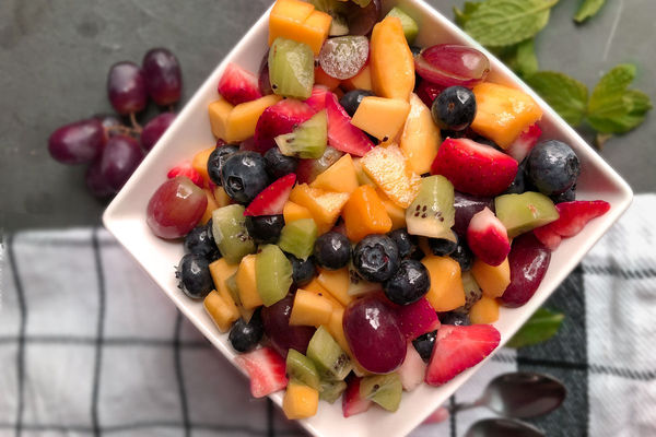 چگونه سالاد میوه جذابی درست کنیم؟ جشنواره‌ مزه‌های تابستانی