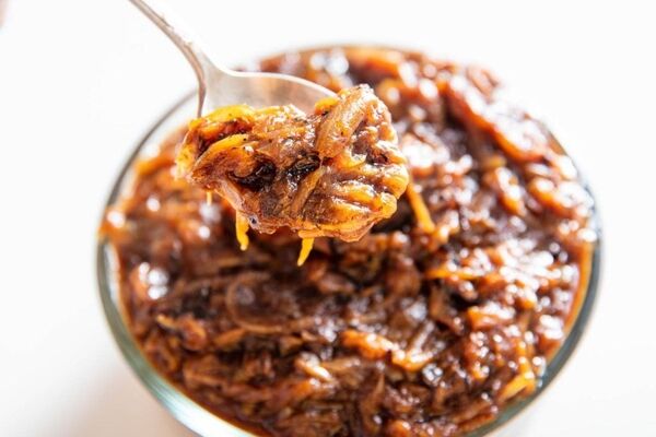 طرز تهیه پیاز کاراملی؛ طعمی فراموش‌نشدنی برای انواع ساندویچ