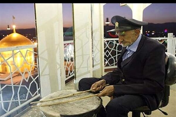 روایتی از یک رسم موروثی در خاندان قوام شکوهی/ حاج احمد ۷۲ سال بدون یک‌روز غیبت «نقاره» زد