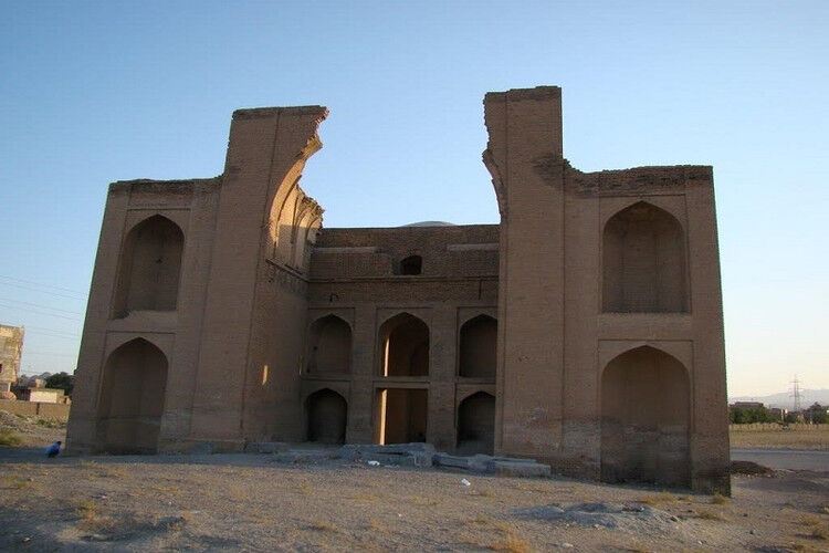 «ایوان» در حصار!