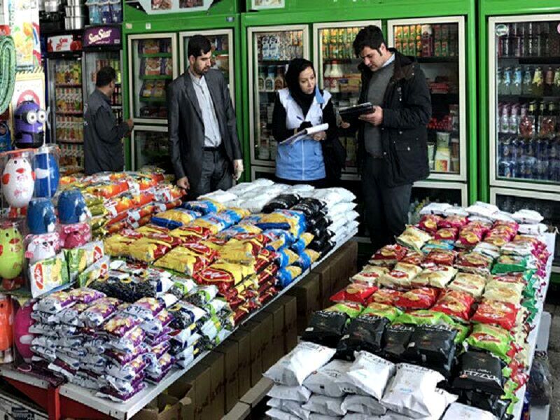 سه تُن مواد غذایی تاریخ گذشته در مشهد جمع‌آوری و معدوم شد