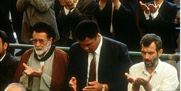 خاطره استاندار اسبق خراسان از سفر «محمد علی کلی» به ایران / بوکسوری که آمد آتش جنگ را خاموش کند