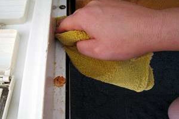 در تمیزکاری آشپزخانه این موارد را فراموش نکنید