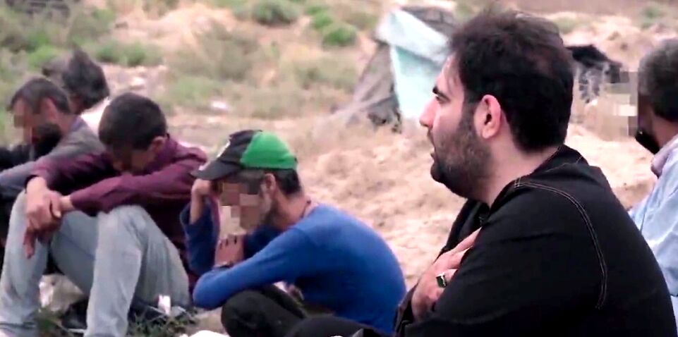 روضه‌خوانی مداح مشهدی برای کارتن خواب‌های مشهد