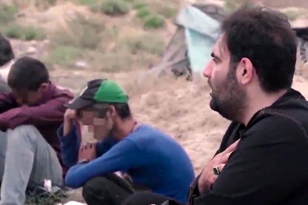 روضه‌خوانی مداح مشهدی برای کارتن خواب‌های مشهد