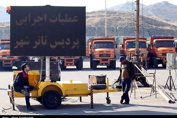 پردیس تئاتر مشهد منقش به تصاویر هنرمندان شد