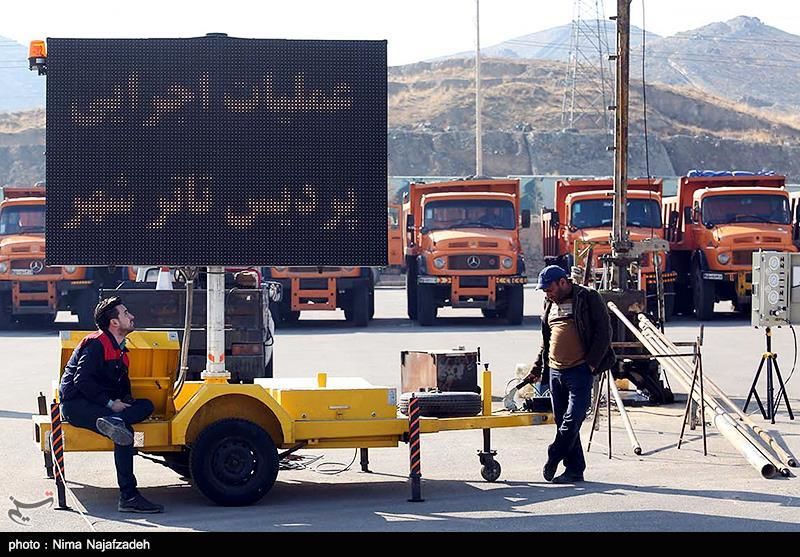 پردیس تئاتر مشهد منقش به تصاویر هنرمندان شد