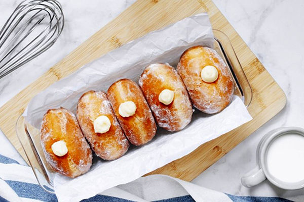 پیراشکی کرم‌دار را با این روش در خانه بپزید