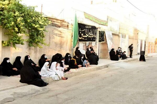 روضه خوانی مقابل منازل شهدا در مشهد