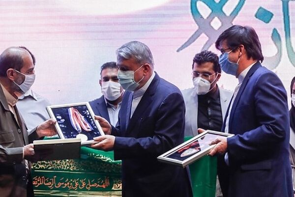 مدال طلای قهرمانی آسیای بهداد سلیمی به موزه آستان قدس رضوی اهدا شد