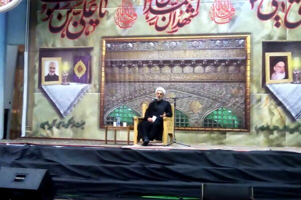 امام رضا (ع) هنر گوش کردن حرف مردم را داشت