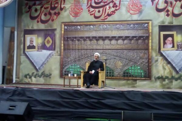 امام رضا (ع) هنر گوش کردن حرف مردم را داشت