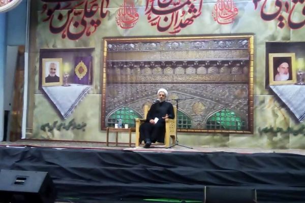 امام رضا (ع) هنر گوش کردن حرف مردم را داشت